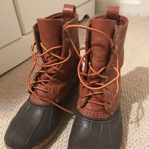 LL bean bean boot size 7 fit like 8